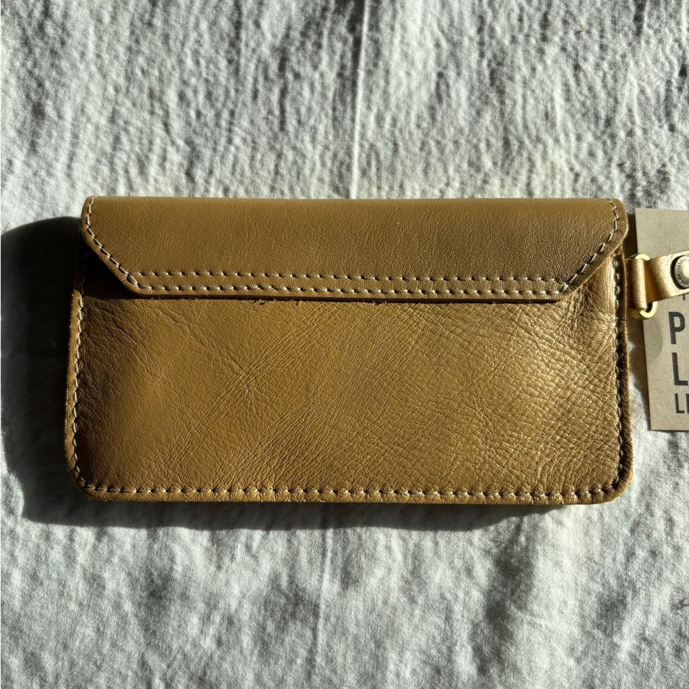 NWT Portland Leather in Metallic Champagne Color Leather Lily Wristlet - Picture 2 of 6
